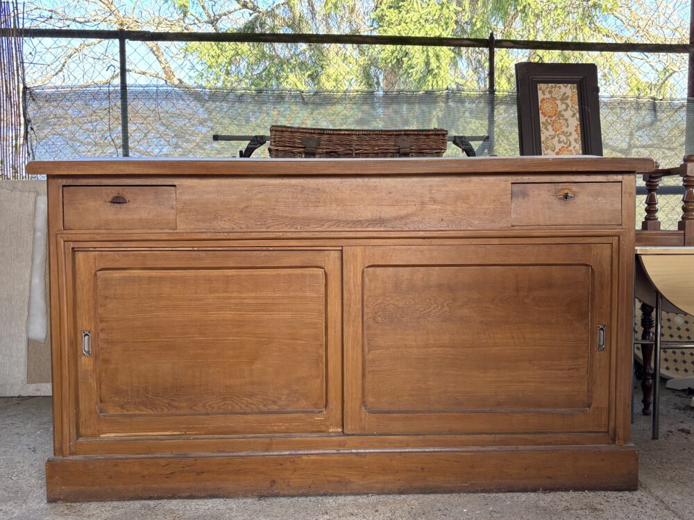 Buffet ancien en bois massif – style atelier